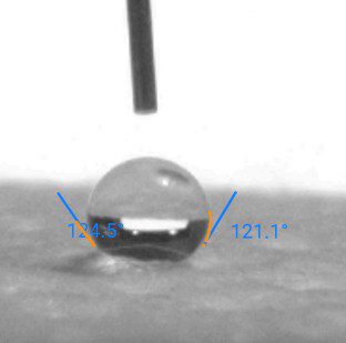 Low contrast image of a water drop on a needle with contact angles of about 121° detected on both sides