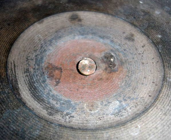 Nucleate boiling vs. Leidenfrost effect.